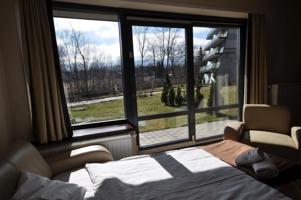 Garden One-Bedroom Apartment,669873993:JPEG